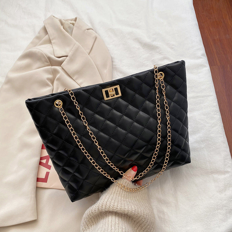 Chainé Chic