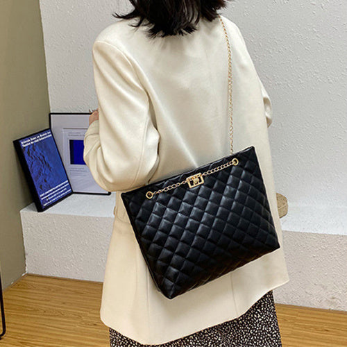Chainé Chic