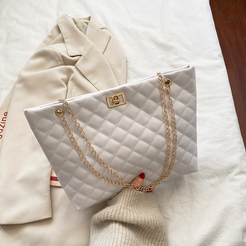 Chainé Chic