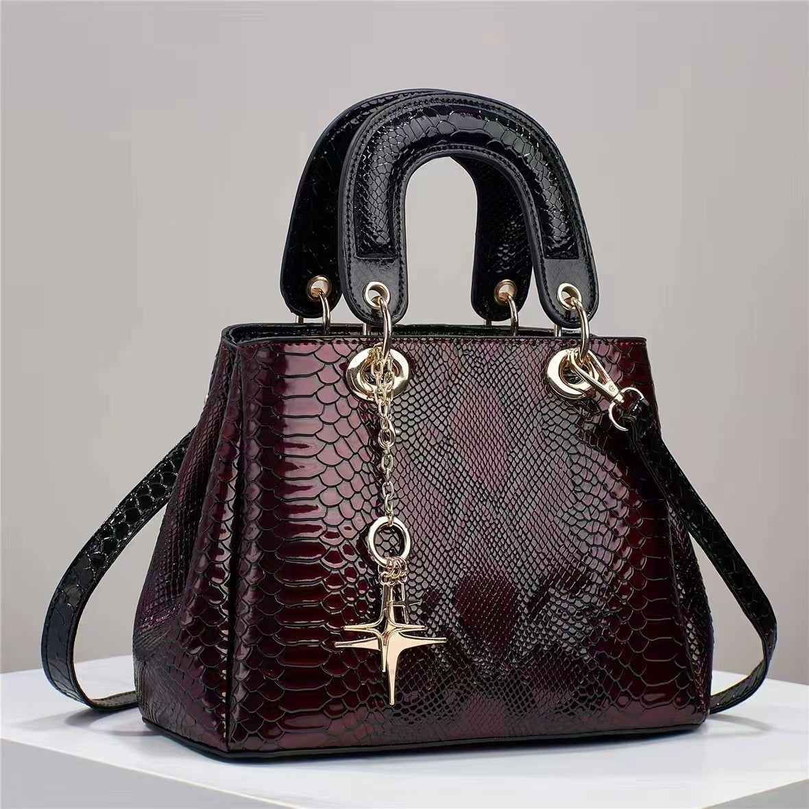 The UrbanEssence Shoulder Bag