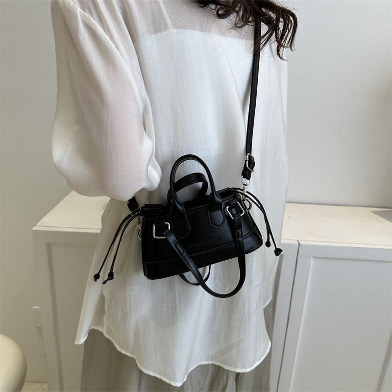 The CinchChic Messenger