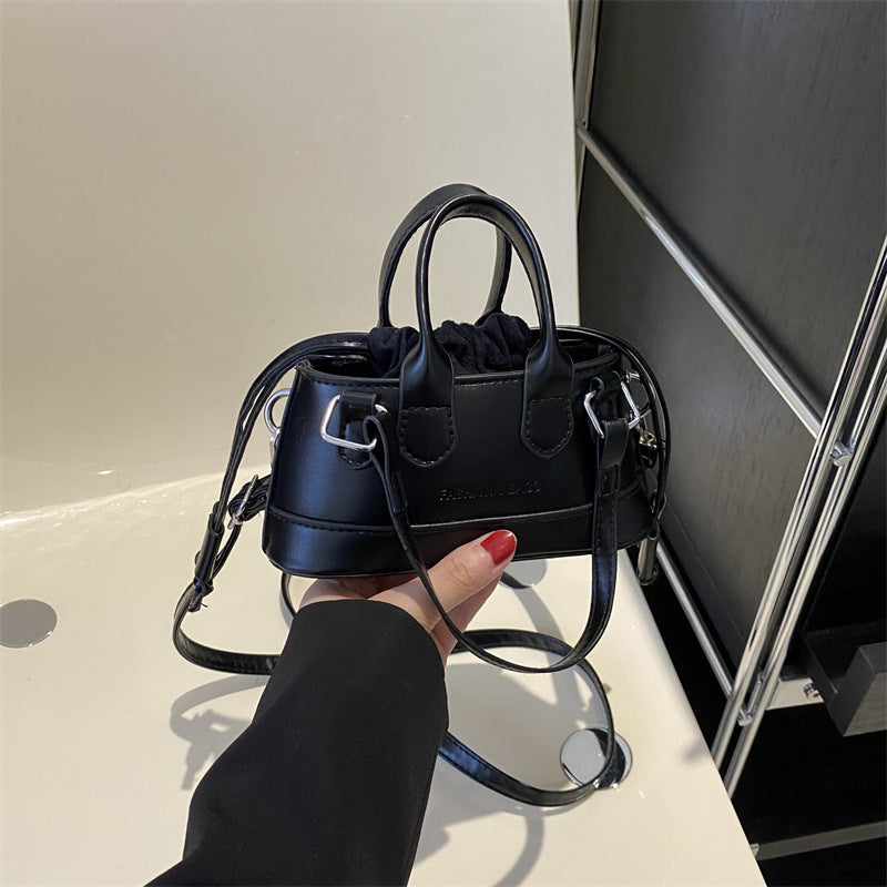 The CinchChic Messenger