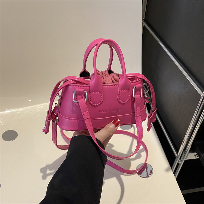 The CinchChic Messenger