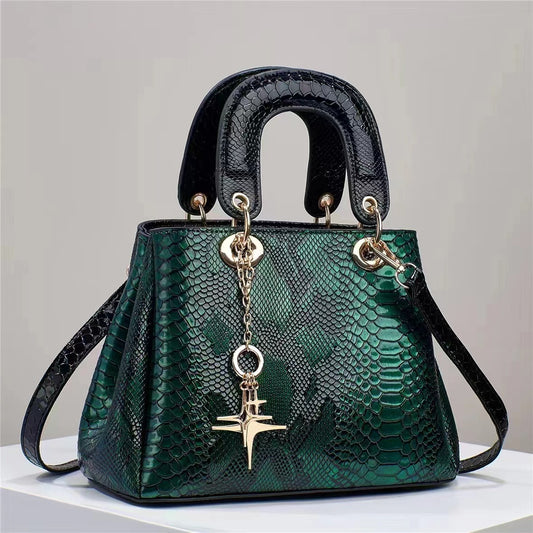 The UrbanEssence Shoulder Bag